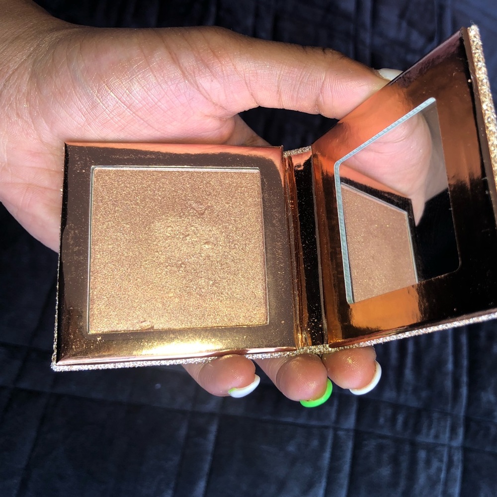 Dose of Colors x Desi x Katy Highlighter in Mírame